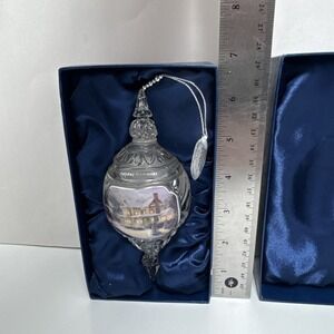Thomas Kinkade Crystal Ornament Holiday Memories 2006